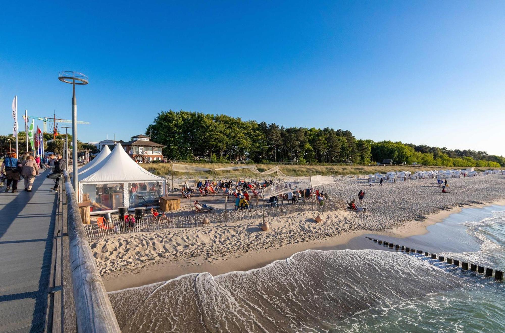 Toni'S Room An Der Seebruecke Zingst Bagian luar foto